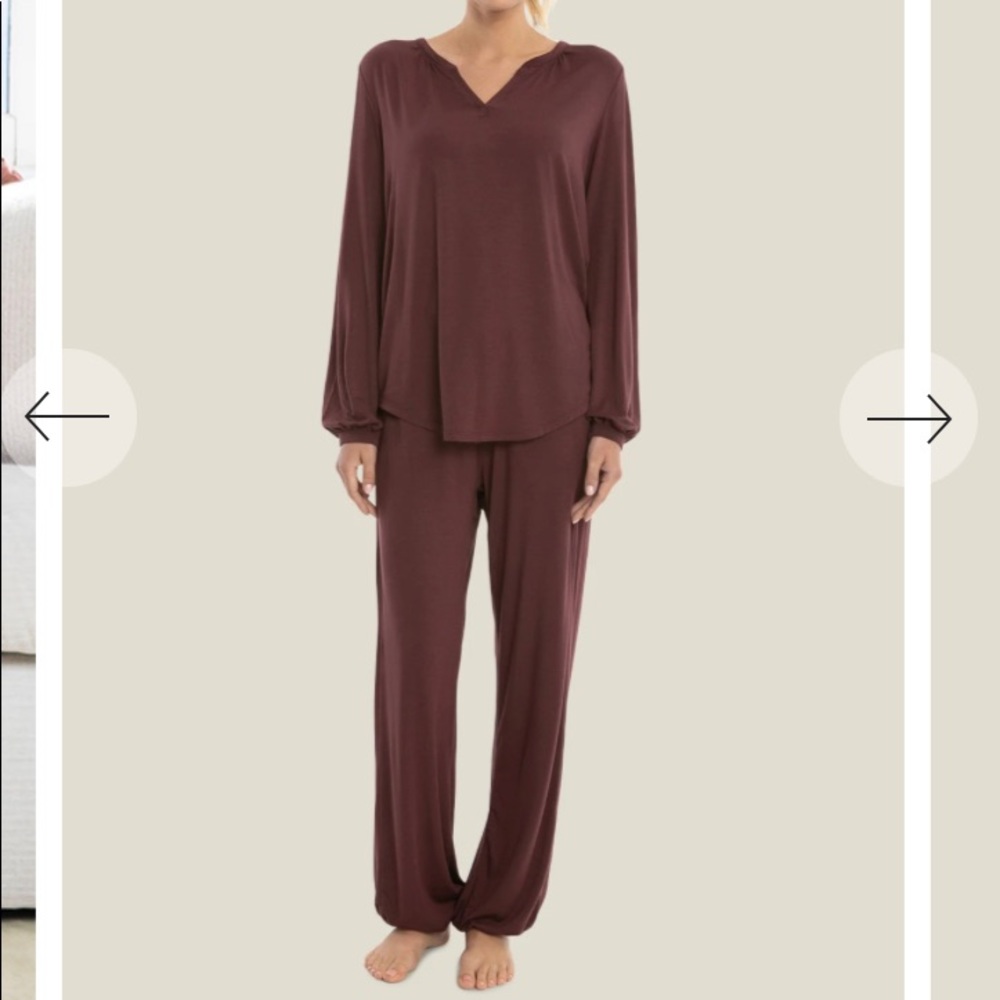 BNWT Barefoot Dreams Namaste Lounge set